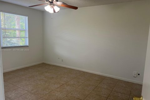 Condominio en alquiler en Coral Springs, Florida, 2 dormitorios, 91.42 m2 № 1992221 - foto 8