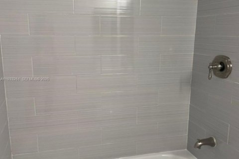 Condominio en alquiler en Coral Springs, Florida, 2 dormitorios, 91.42 m2 № 1992221 - foto 12