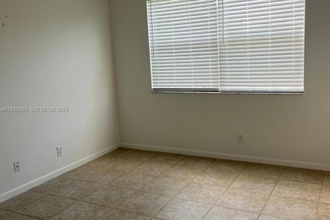 Condominio en alquiler en Coral Springs, Florida, 2 dormitorios, 91.42 m2 № 1992221 - foto 9