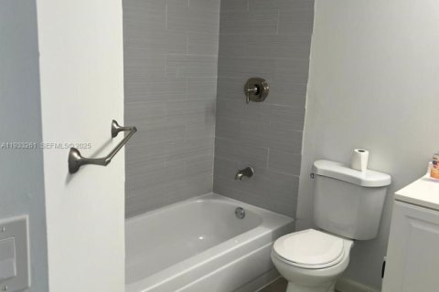 Condominio en alquiler en Coral Springs, Florida, 2 dormitorios, 91.42 m2 № 1992221 - foto 14