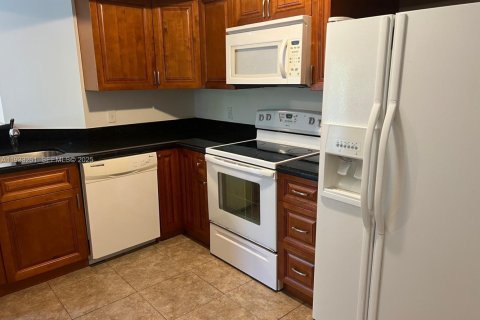 Condominio en alquiler en Coral Springs, Florida, 2 dormitorios, 91.42 m2 № 1992221 - foto 5