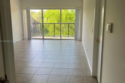 Condominio en alquiler en Coral Springs, Florida, 2 dormitorios, 91.42 m2 № 1992221 - foto 2