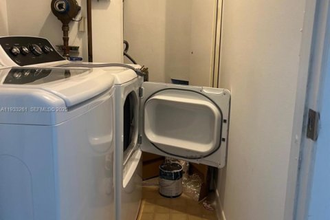 Condominio en alquiler en Coral Springs, Florida, 2 dormitorios, 91.42 m2 № 1992221 - foto 11