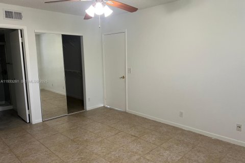 Condominio en alquiler en Coral Springs, Florida, 2 dormitorios, 91.42 m2 № 1992221 - foto 7