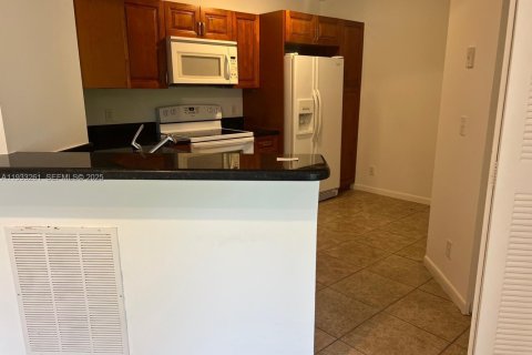 Condominio en alquiler en Coral Springs, Florida, 2 dormitorios, 91.42 m2 № 1992221 - foto 4