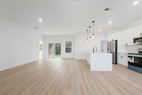 House in Ocala, Florida 4 bedrooms, 162.67 sq.m. № 1919747 - photo 9