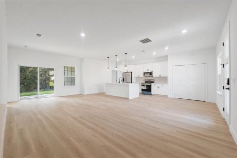 House in Ocala, Florida 4 bedrooms, 162.67 sq.m. № 1919747 - photo 8