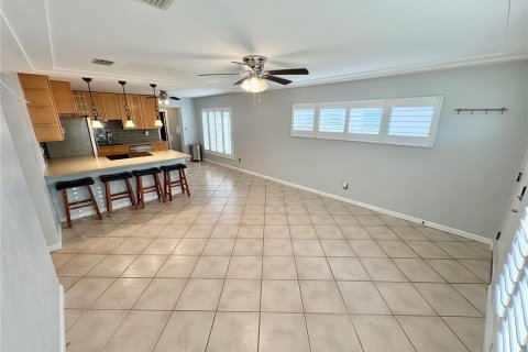 Villa ou maison à louer à Saint Petersburg, Floride: 3 chambres, 130.06 m2 № 1918950 - photo 6