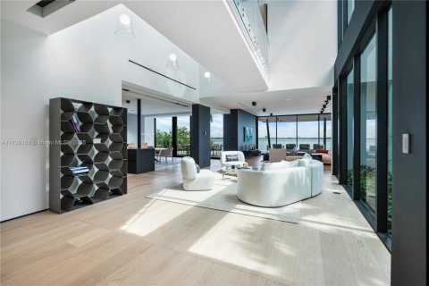 Casa en alquiler en Miami, Florida, 5 dormitorios, 676.61 m2 № 2012555 - foto 7