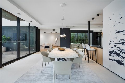 Casa en alquiler en Miami, Florida, 5 dormitorios, 676.61 m2 № 2012555 - foto 18