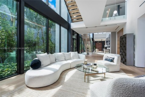 Casa en alquiler en Miami, Florida, 5 dormitorios, 676.61 m2 № 2012555 - foto 6