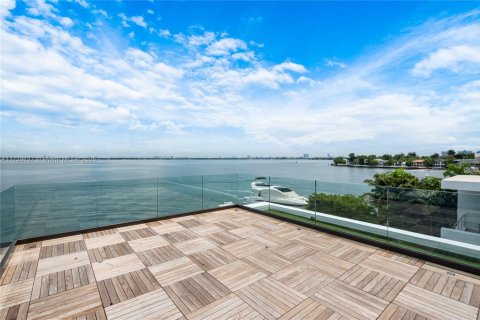 Casa en alquiler en Miami, Florida, 5 dormitorios, 676.61 m2 № 2012555 - foto 30