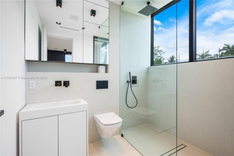 Casa en alquiler en Miami, Florida, 5 dormitorios, 676.61 m2 № 2012555 - foto 27