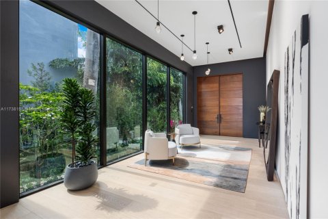 Casa en alquiler en Miami, Florida, 5 dormitorios, 676.61 m2 № 2012555 - foto 2