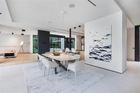 Casa en alquiler en Miami, Florida, 5 dormitorios, 676.61 m2 № 2012555 - foto 17