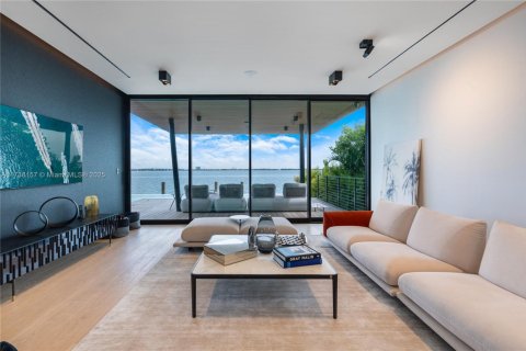 Casa en alquiler en Miami, Florida, 5 dormitorios, 676.61 m2 № 2012555 - foto 9