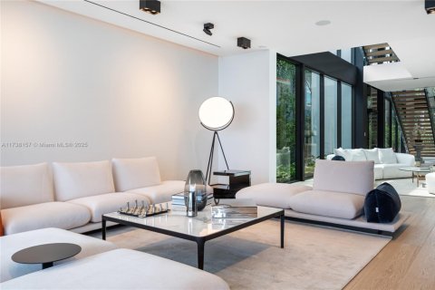 Casa en alquiler en Miami, Florida, 5 dormitorios, 676.61 m2 № 2012555 - foto 10