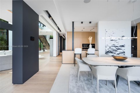 Casa en alquiler en Miami, Florida, 5 dormitorios, 676.61 m2 № 2012555 - foto 15