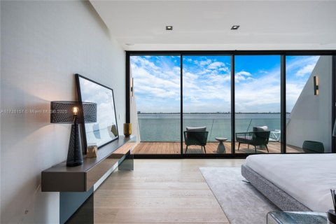 Casa en alquiler en Miami, Florida, 5 dormitorios, 676.61 m2 № 2012555 - foto 22