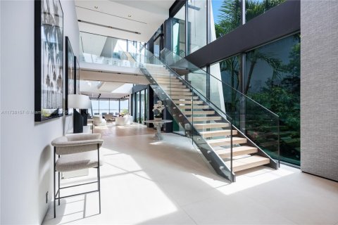 Casa en alquiler en Miami, Florida, 5 dormitorios, 676.61 m2 № 2012555 - foto 4