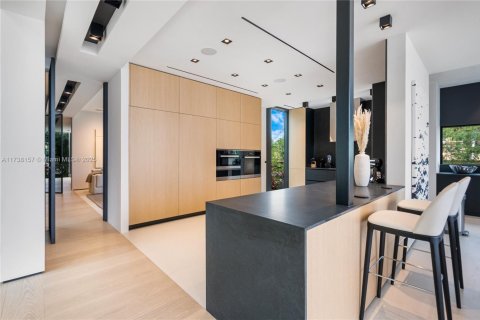 Casa en alquiler en Miami, Florida, 5 dormitorios, 676.61 m2 № 2012555 - foto 14