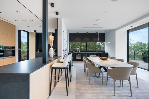 Casa en alquiler en Miami, Florida, 5 dormitorios, 676.61 m2 № 2012555 - foto 16