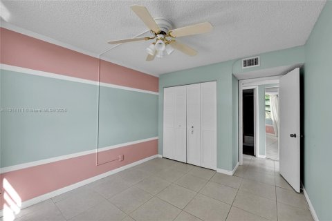 Condo in Tamarac, Florida, 2 bedrooms  № 1971159 - photo 20