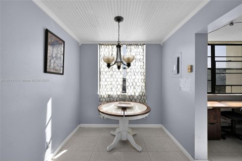 Condo in Tamarac, Florida, 2 bedrooms  № 1971159 - photo 17