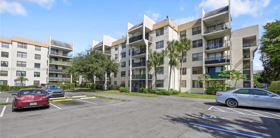 Condo in Tamarac, Florida, 2 bedrooms  № 1971159