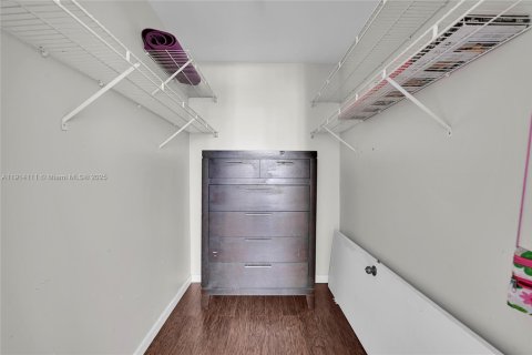 Condo in Tamarac, Florida, 2 bedrooms  № 1971159 - photo 25