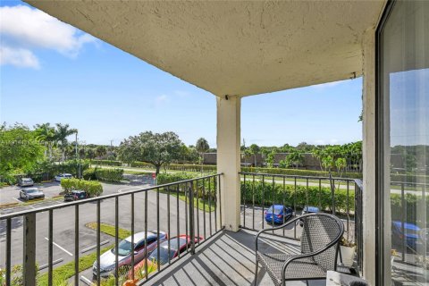 Condo in Tamarac, Florida, 2 bedrooms  № 1971159 - photo 26