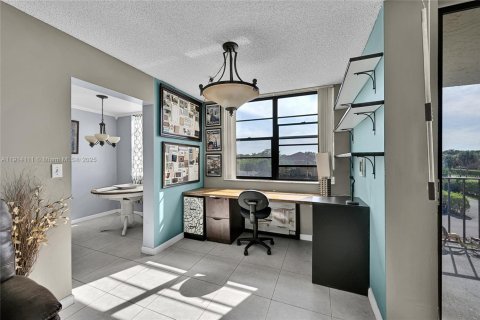 Condo in Tamarac, Florida, 2 bedrooms  № 1971159 - photo 8