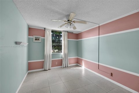 Condo in Tamarac, Florida, 2 bedrooms  № 1971159 - photo 19