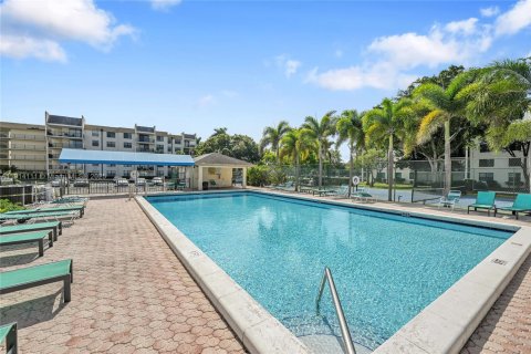 Condo in Tamarac, Florida, 2 bedrooms  № 1971159 - photo 30