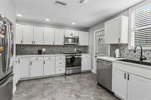 House in Bartow, Florida 4 bedrooms, 195.09 sq.m. № 2102578 - photo 13