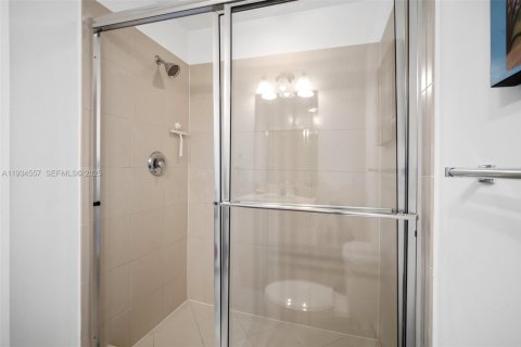 Купить кондоминиум в Майами, Флорида 2 спальни, 102.1м2, № 2053350 - фото 4