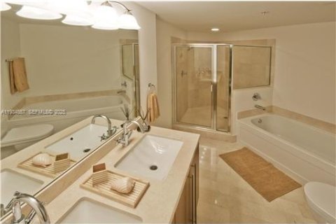 Купить кондоминиум в Майами, Флорида 2 спальни, 102.1м2, № 2053350 - фото 2