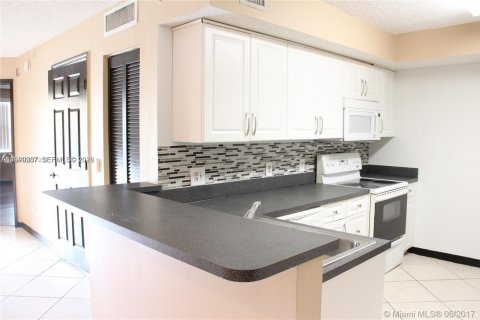 Apartamento en alquiler en Pembroke Pines, Florida, 1 dormitorio, 73.67 m2 № 2058010 - foto 4