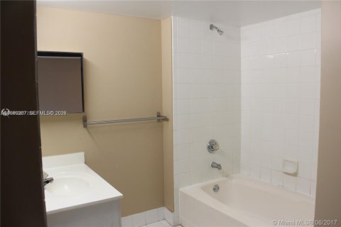Apartamento en alquiler en Pembroke Pines, Florida, 1 dormitorio, 73.67 m2 № 2058010 - foto 8