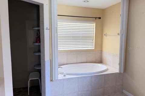 House in Tampa, Florida 3 bedrooms, 164.99 sq.m. № 2208849 - photo 13