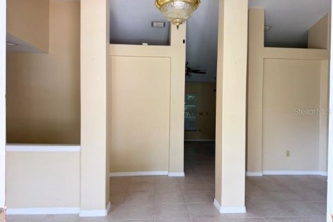 House in Tampa, Florida 3 bedrooms, 164.99 sq.m. № 2208849 - photo 3