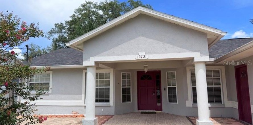 House in Tampa, Florida 3 bedrooms, 164.99 sq.m. № 2208849
