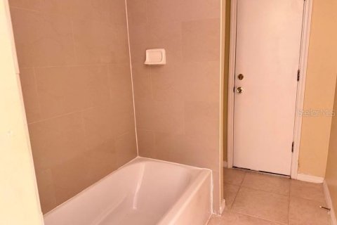 House in Tampa, Florida 3 bedrooms, 164.99 sq.m. № 2208849 - photo 17