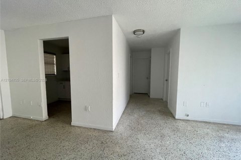 Copropriété à louer à Miami, Floride: 2 chambres, 71.44 m2 № 2417629 - photo 19