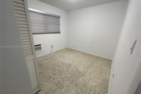Copropriété à louer à Miami, Floride: 2 chambres, 71.44 m2 № 2417629 - photo 9