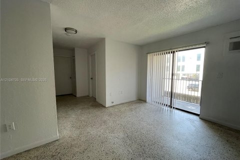 Copropriété à louer à Miami, Floride: 2 chambres, 71.44 m2 № 2417629 - photo 21