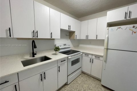 Copropriété à louer à Miami, Floride: 2 chambres, 71.44 m2 № 2417629 - photo 13
