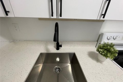 Copropriété à louer à Miami, Floride: 2 chambres, 71.44 m2 № 2417629 - photo 14