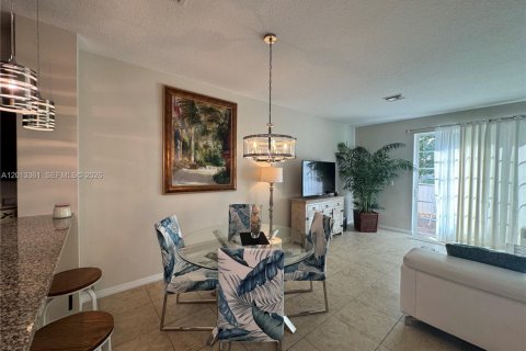 Townhouse in Pompano Beach, Florida 3 bedrooms, 133.78 sq.m. № 2075772 - photo 10