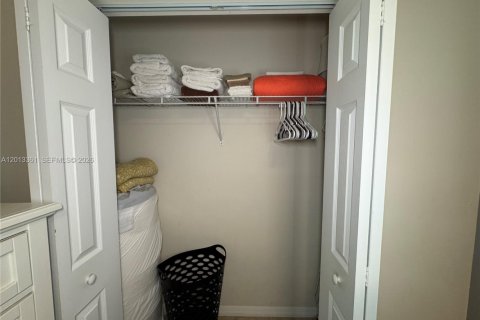 Townhouse in Pompano Beach, Florida 3 bedrooms, 133.78 sq.m. № 2075772 - photo 19
